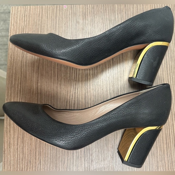 *SOLD* Chloe Leather Pumps Heels Gold Trim great condition - Picture 3 of 6